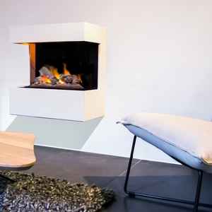 Moderner, gradliniger Umbau für die Wand in creme-weiß