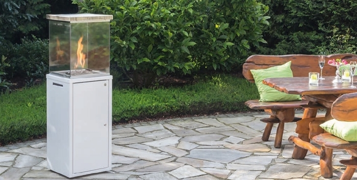 Stilvoll und edel - Außenkamin Fuora Q in weiß!