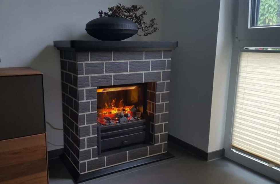 Manufaktur Elektrokamin Roma de Luxe, Anthrazit-Feldhausklinker – mit